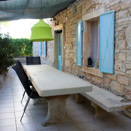 Holiday Home بيت للعطل *