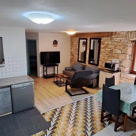 Holiday Home Σπίτι διακοπών Πούλα